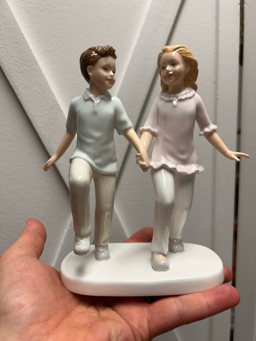 Royal Doulton brand new inbox "best friends" figuring